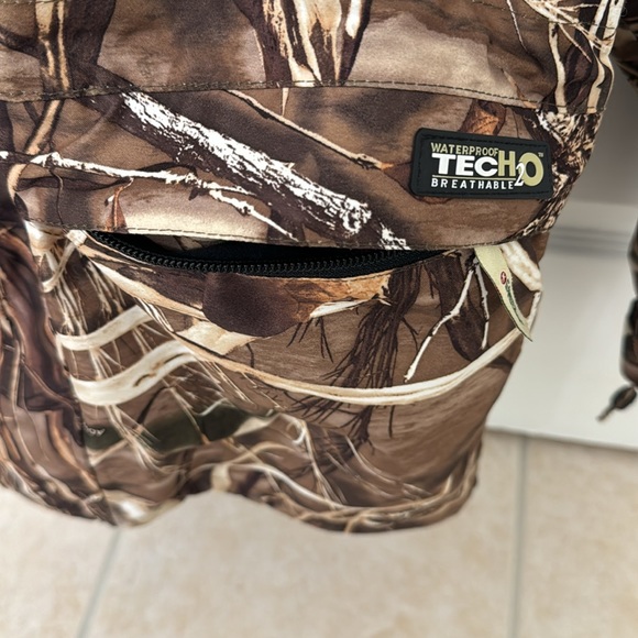 Kids Medium Gander Mountain Waterproof Winter Coat in Camo - Picture 5 of 11